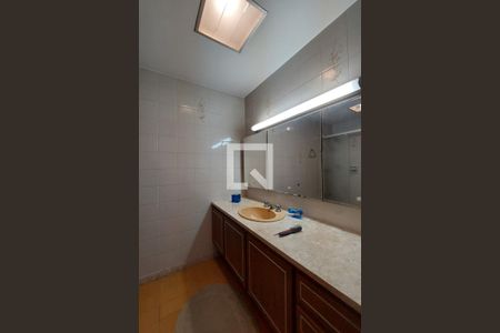 Casa à venda com 450m², 4 quartos e 3 vagasBanheiro da Suíte