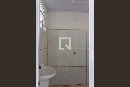 Banheiro de kitnet/studio para alugar com 1 quarto, 27m² em Guajuviras, Canoas