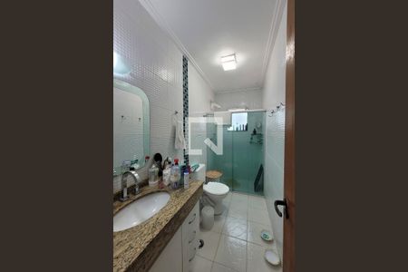 Casa à venda com 179m², 3 quartos e 4 vagas Casa à venda com 179m², 3 quartos e 4 vagasBanheiro da Suíte