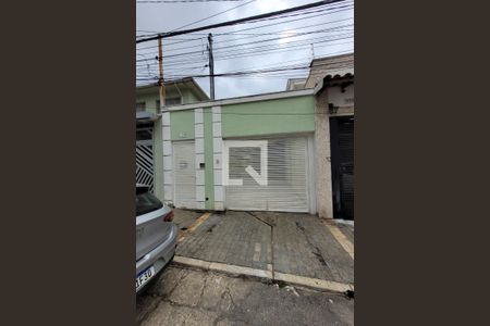 Casa à venda com 179m², 3 quartos e 4 vagas Casa à venda com 179m², 3 quartos e 4 vagasFachada