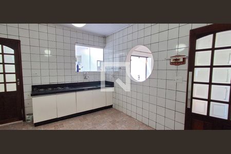 Casa para alugar com 306m², 3 quartos e 3 vagasCozinha 