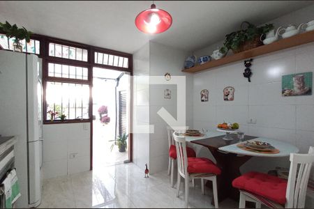 Casa à venda com 180m², 3 quartos e 2 vagas Casa à venda com 180m², 3 quartos e 2 vagasCozinha