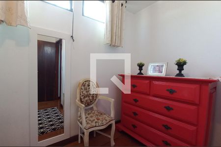 Casa à venda com 180m², 3 quartos e 2 vagas Casa à venda com 180m², 3 quartos e 2 vagasCloset