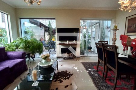 Casa à venda com 180m², 3 quartos e 2 vagas Casa à venda com 180m², 3 quartos e 2 vagasSala