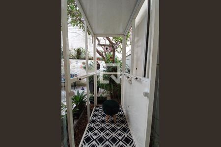 Casa à venda com 180m², 3 quartos e 2 vagas Casa à venda com 180m², 3 quartos e 2 vagasElevador