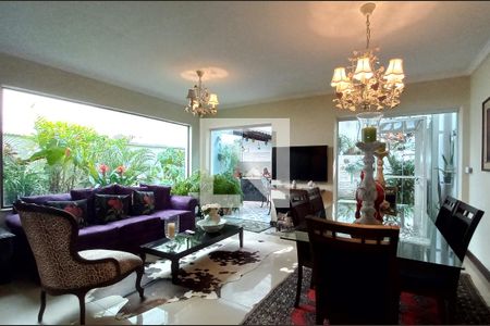 Casa à venda com 180m², 3 quartos e 2 vagas Casa à venda com 180m², 3 quartos e 2 vagasSala