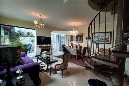 Casa à venda com 180m², 3 quartos e 2 vagas Casa à venda com 180m², 3 quartos e 2 vagasSala