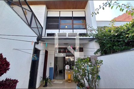 Casa à venda com 180m², 3 quartos e 2 vagas Casa à venda com 180m², 3 quartos e 2 vagasÁrea de Serviço