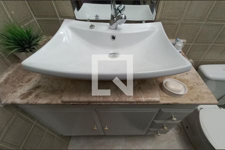 Casa à venda com 180m², 3 quartos e 2 vagas Casa à venda com 180m², 3 quartos e 2 vagasBanheiro Social