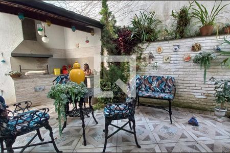 Casa à venda com 180m², 3 quartos e 2 vagas Casa à venda com 180m², 3 quartos e 2 vagasQuintal