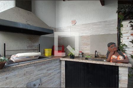 Casa à venda com 180m², 3 quartos e 2 vagas Casa à venda com 180m², 3 quartos e 2 vagasQuintal