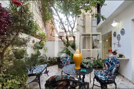 Casa à venda com 180m², 3 quartos e 2 vagas Casa à venda com 180m², 3 quartos e 2 vagasQuintal