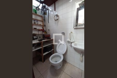 Casa à venda com 180m², 3 quartos e 2 vagas Casa à venda com 180m², 3 quartos e 2 vagasBanheiro de Serviço