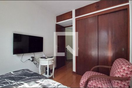 Casa à venda com 180m², 3 quartos e 2 vagas Casa à venda com 180m², 3 quartos e 2 vagasQuarto 2