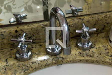 Casa à venda com 600m², 4 quartos e 6 vagasBanheiro da Suíte - Torneira