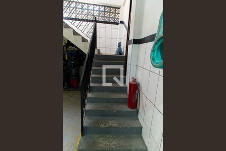 Casa à venda com 600m², 4 quartos e 6 vagasEscada para Garagem