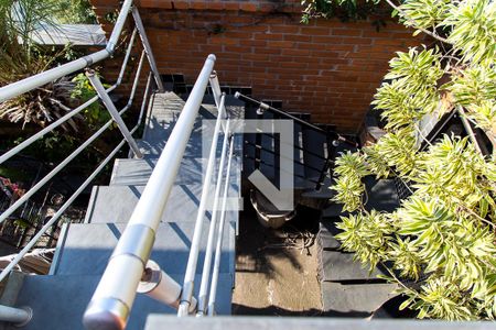 Casa à venda com 600m², 4 quartos e 6 vagasEscadas