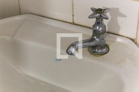 Casa à venda com 600m², 4 quartos e 6 vagasBanheiro da garagem - Torneira