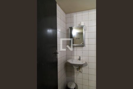 Casa à venda com 600m², 4 quartos e 6 vagasBanheiro da garagem