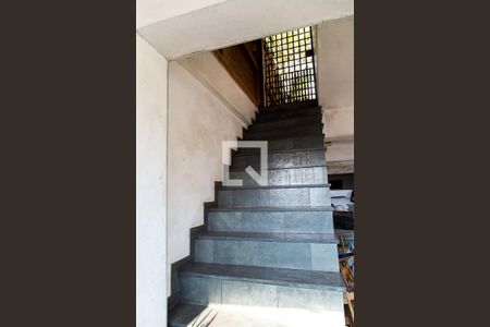 Casa à venda com 600m², 4 quartos e 6 vagasEscadas