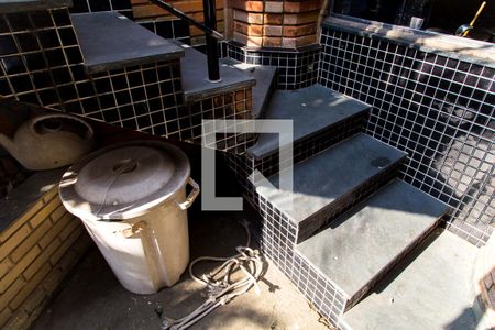 Casa à venda com 600m², 4 quartos e 6 vagasEscadas