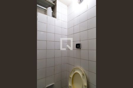 Casa à venda com 600m², 4 quartos e 6 vagasBanheiro da garagem