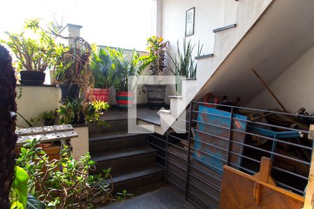 Casa à venda com 600m², 4 quartos e 6 vagasEscadas