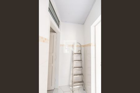 Corredor de casa de condomínio para alugar com 2 quartos, 70m² em Vila Mafra, São Paulo