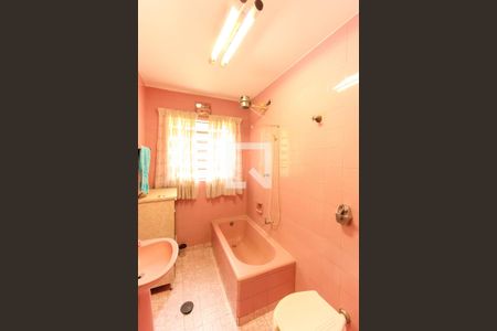 Casa à venda com 120m², 4 quartos e 1 vaga Casa à venda com 120m², 4 quartos e 1 vagaBanheiro 2