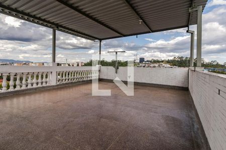 Casa para alugar com 500m², 2 quartos e sem vaga Casa para alugar com 500m², 2 quartos e sem vagaTerraço