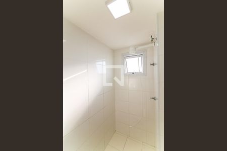Banheiro de apartamento para alugar com 1 quarto, 28m² em Paraíso do Morumbi, São Paulo