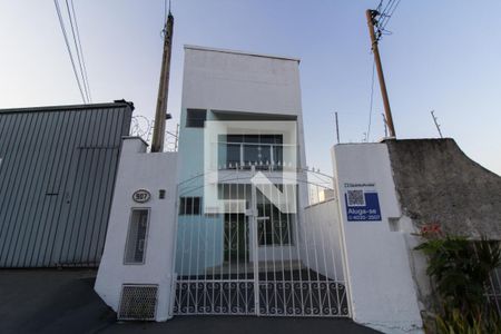 Casa para alugar com 177m², 2 quartos e 2 vagasFachada