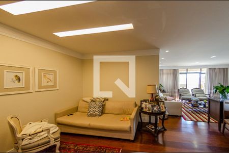 Sala de TV de apartamento à venda com 3 quartos, 155m² em Centro, Campinas