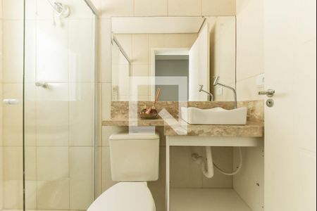 Casa de condomínio para alugar com 250m², 4 quartos e 2 vagas Casa de condomínio para alugar com 250m², 4 quartos e 2 vagasBanheiro da Suíte 3