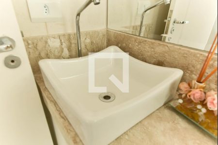 Casa de condomínio para alugar com 250m², 4 quartos e 2 vagas Casa de condomínio para alugar com 250m², 4 quartos e 2 vagasBanheiro da Suíte 2