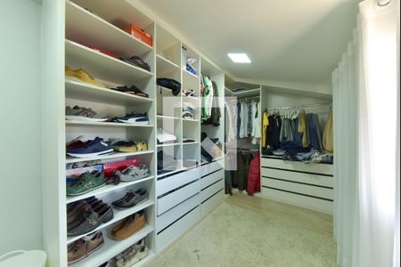 Casa de condomínio para alugar com 250m², 4 quartos e 2 vagas Casa de condomínio para alugar com 250m², 4 quartos e 2 vagasSuíte 4 - Closet