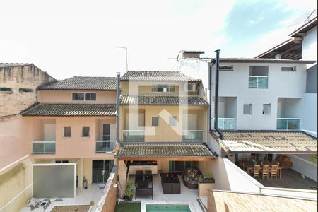 Casa de condomínio para alugar com 250m², 4 quartos e 2 vagas Casa de condomínio para alugar com 250m², 4 quartos e 2 vagasÁrea de Serviço - Vista