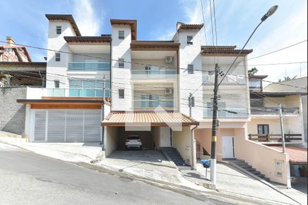 Casa de condomínio para alugar com 250m², 4 quartos e 2 vagas Casa de condomínio para alugar com 250m², 4 quartos e 2 vagasFachada