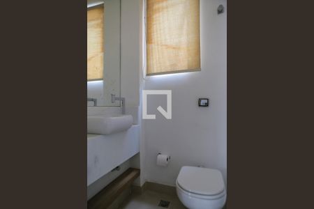 Lavabo de apartamento para alugar com 3 quartos, 105m² em Gonzaga, Santos