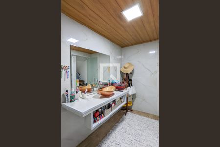 Casa à venda com 300m², 3 quartos e 2 vagasBanheiro da suíte