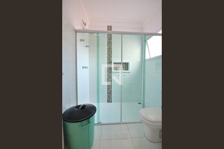 Casa à venda com 274m², 3 quartos e 8 vagasBanheiro do Quarto 2 - Suíte