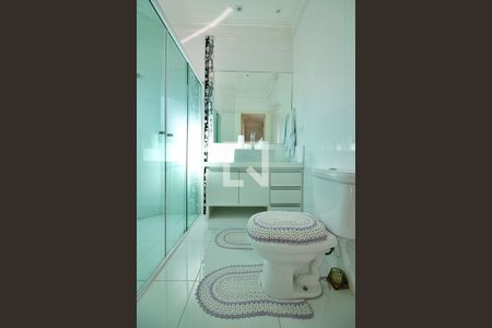 Casa à venda com 274m², 3 quartos e 8 vagas Banheiro do Quarto 1 - Suíte