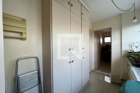 Apartamento para alugar com 180m², 4 quartos e 3 vagas Apartamento para alugar com 180m², 4 quartos e 3 vagasÁrea de Serviço