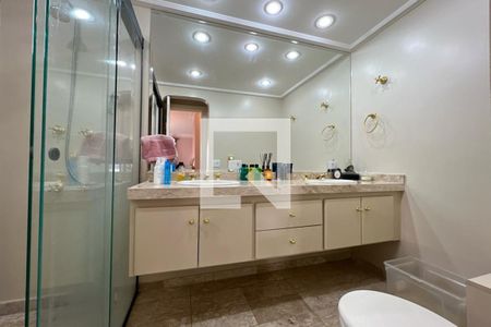 Apartamento para alugar com 180m², 4 quartos e 3 vagas Apartamento para alugar com 180m², 4 quartos e 3 vagasBanheiro da Suíte 2