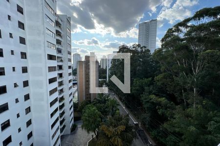 Apartamento para alugar com 180m², 4 quartos e 3 vagas Apartamento para alugar com 180m², 4 quartos e 3 vagasVista da Sala de TV