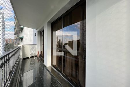 Apartamento para alugar com 180m², 4 quartos e 3 vagas Apartamento para alugar com 180m², 4 quartos e 3 vagasSacada