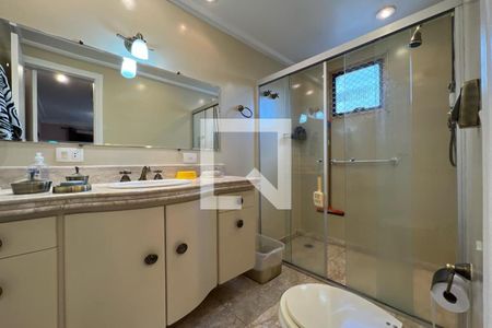 Apartamento para alugar com 180m², 4 quartos e 3 vagas Apartamento para alugar com 180m², 4 quartos e 3 vagasBanheiro da Suíte 1