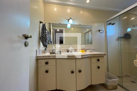 Apartamento para alugar com 180m², 4 quartos e 3 vagas Apartamento para alugar com 180m², 4 quartos e 3 vagasBanheiro da Suíte 1