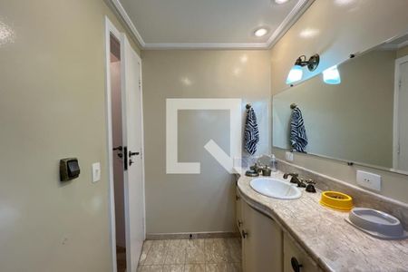 Apartamento para alugar com 180m², 4 quartos e 3 vagas Apartamento para alugar com 180m², 4 quartos e 3 vagasBanheiro da Suíte 1