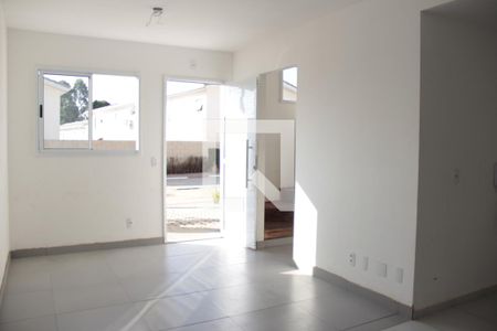 Sala de casa de condomínio para alugar com 2 quartos, 72m² em Chácara Faggion, Suzano